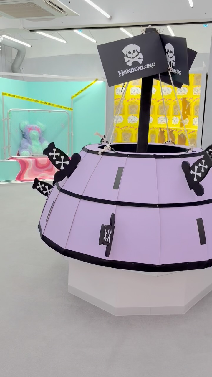 おはようございます🌞
HanBunLong studioです❤️‍🩹

ギリギリになってしまいましたがハロウィンシーズンの
ブースが出来上がりました✨

期間限定のドリンクもご用意しておりますので
ぜひ可愛いお写真を撮ってくださいね🩸🪓

#日本一かわいいセルフフォトスタジオ 
#いぬすたぐらむ 
#ドッグラン 
#押上 
#フォトブース 
#ハロウィン
#コスプレ